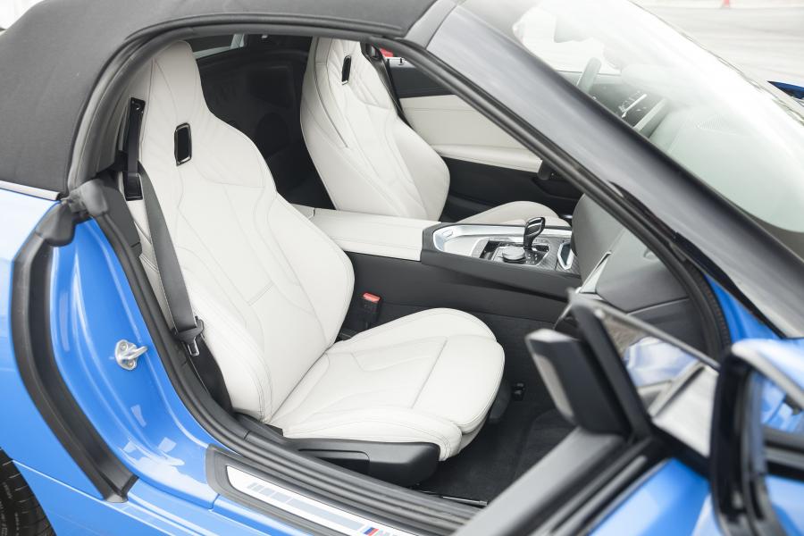 Интерьер BMW Z4 sDrive30i M Sport (G29) 2019 года  (NA) (фото 4 из 24)